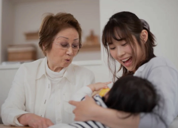 Kết hôn 7 năm nhưng chưa thể có con, vừa về nhà cô con dâu đã khóc nức nở sau khi nghe cuộc nói chuyện giữa chồng và mẹ chồng