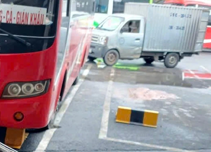 Làm rõ thông tin phụ xe tố bị một nam tài xế vô cớ đánh túi bụi ở Hà Nội