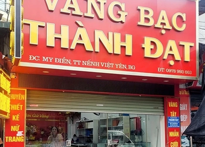Nghe vợ tri hô, chủ tiệm vàng tóm gọn tên cướp có dao nhưng lại thả ra vì lý do bất ngờ