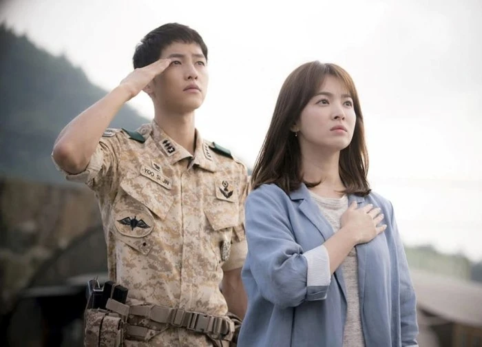 10 cặp đôi đẹp nhất Hàn Quốc: Son Ye Jin - Hyun Bin đội sổ, hạng 1 đố ai tìm ra góc chết