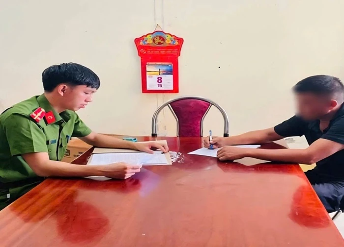 Bị phạt 5,5 triệu đồng vì vứt xác lợn bệnh không đúng quy định