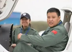 "Cặp đôi chịu chơi" bán nhà, đi du lịch vòng quanh thế giới, sau 8 năm "vô tình" kiếm được 700 tỷ đồng: "Ngày mai hay biến cố, chẳng ai biết cái nào sẽ đến trước"