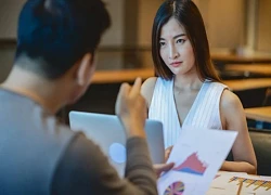 Được sếp gọi vào phòng riêng để nhận thưởng, tôi run run mở phong bì, nhưng bên trong không phải tiền
