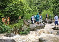 Hai mẹ con bị nước lũ cuốn trôi ở Thanh Hóa