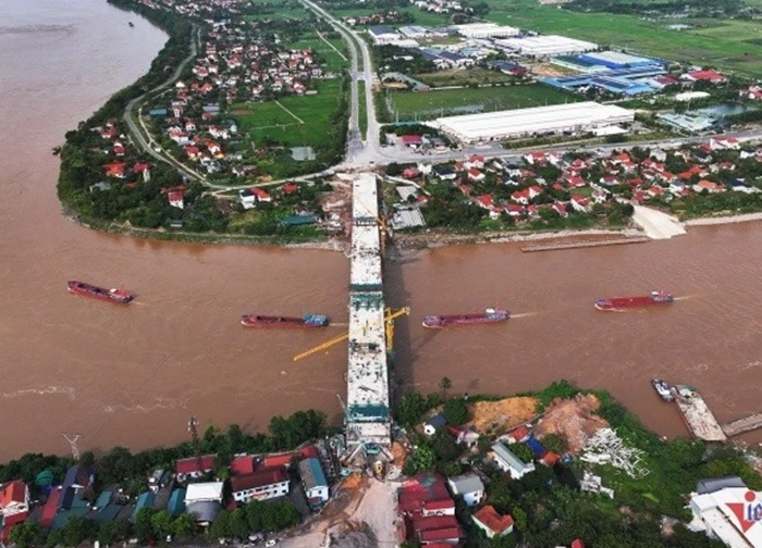 Hình ảnh khác lạ của cầu Phong Châu trước ngày hợp long