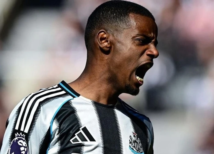 Isak nổi giận với Newcastle