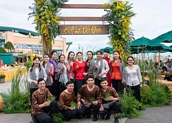 Phiên chợ lá trên đỉnh núi với quy mô lớn nhất Việt Nam