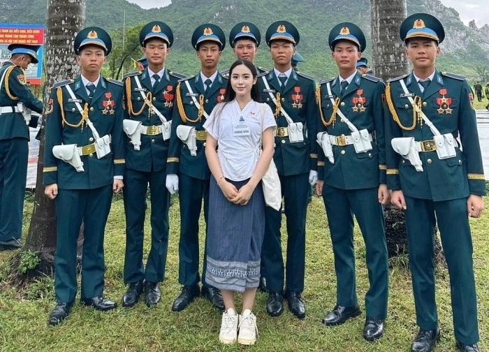 Xem hợp luyện diễu binh, cô gái Lào ấn tượng với dàn khí tài của Việt Nam
