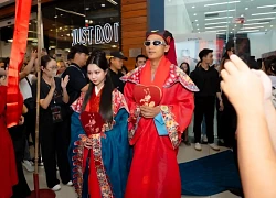 Cặp đôi Vbiz lệch 13 tuổi gây sốt MXH: Nhà trai đẹp top đầu showbiz, nhà gái cứ đóng phim là hot rần rần
