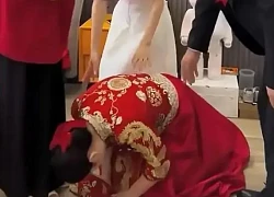 Cô dâu quỳ lạy xin cắt đứt quan hệ với mẹ ruột vì 2 tỷ đồng sính lễ