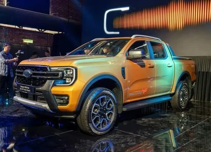 Ford Ranger có thêm phiên bản động cơ V6, giá hơn 1,2 tỷ đồng