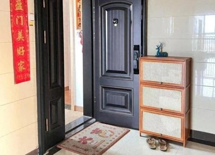 Ngôi nhà của cô giáo nghỉ hưu gây sốt: Chỉ chiếc tủ giày ngoài hành lang cũng khiến hàng xóm đua nhau làm theo