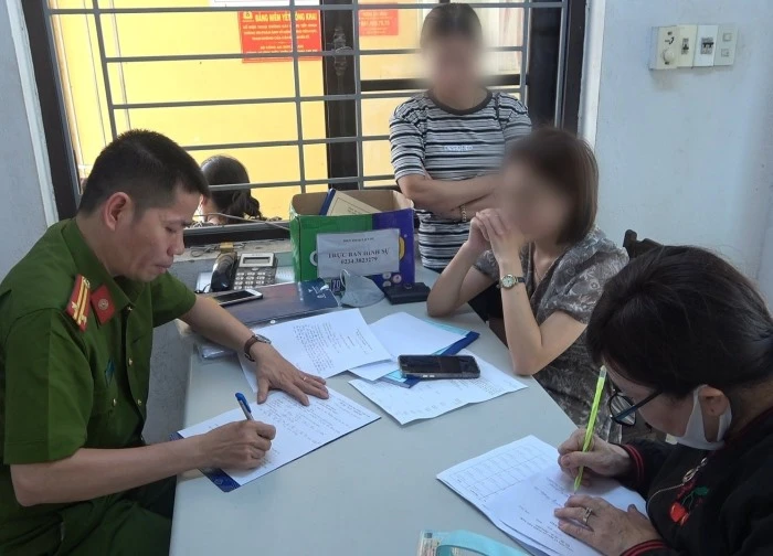 Sinh viên làm giả biên lai chuyển tiền học phí để lừa cha mẹ