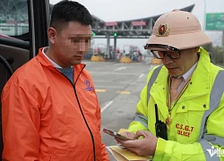 Tài xế ô tô không xuất trình giấy phép lái xe bị phạt, trừ bao nhiêu điểm?