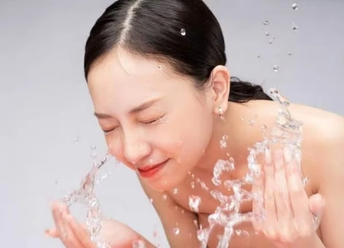 Bí quyết chăm sóc da mụn ẩn tại nhà để lấy lại vẻ ngoài mịn màng