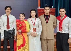 Bức ảnh dàn sao Việt thăm Lăng Bác bất ngờ viral khắp MXH, nhìn tới ai khán giả cũng nức nở "Hoà bình đẹp quá!"