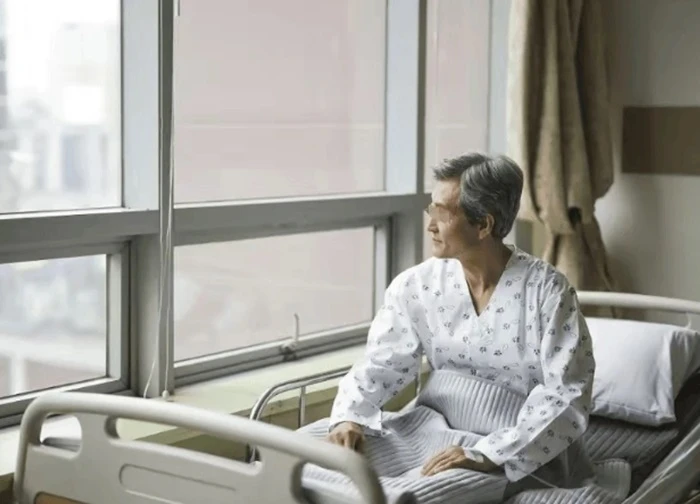 Cả đời tập trung cho sự nghiệp, tuổi già của cụ ông giàu có chỉ còn lại nỗi cô độc
