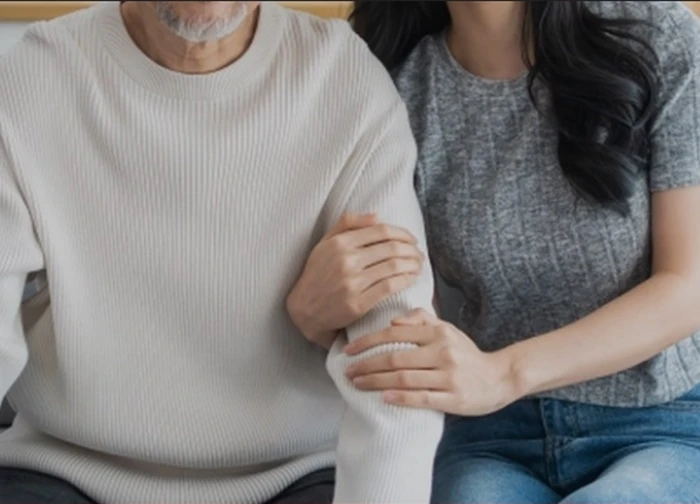 Chồng già đột quỵ trong ngày cưới, vợ kiểm soát rồi chiếm đoạt 4 tỷ đồng