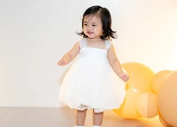 Công chúa út Hannie nhà Ông Cao Thắng tròn 1 tuổi mà tóc dài xinh chẳng kém gì chị Winnie: Sao mà mẹ Đông Nhi đẻ khéo quá vậy?