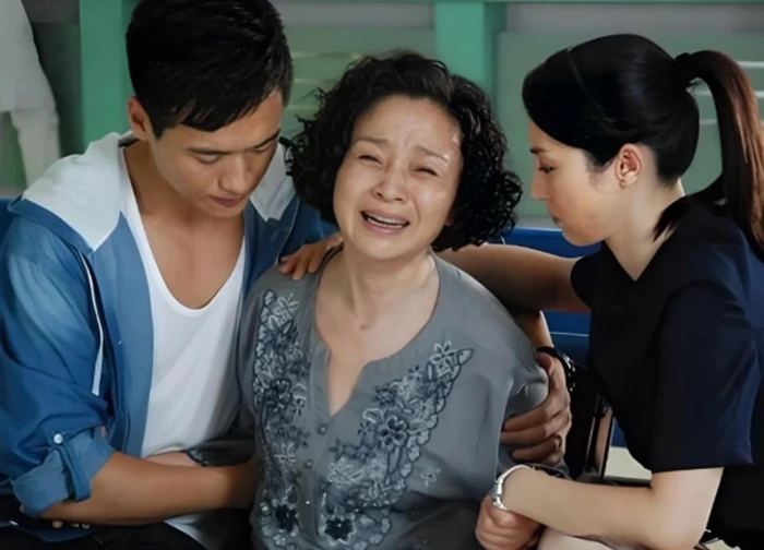 Đột nhiên nhận được điện thoại của em trai vợ, bảo về nhà dỗ dành mẹ, vợ chồng tôi tá hỏa chạy về thì chết điếng