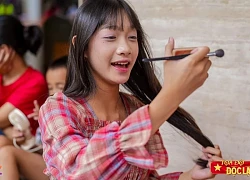 'Khối đánh nền' tất bật dặm phấn đợi xem diễu binh