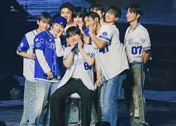 Kyuhyun (Super Junior) ngồi ghế suốt concert, SM tiết lộ tình trạng, fan sốc!