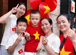Quý tử nhà Duy Mạnh hot nhất phố Nguyễn Thái Học, được người dân đi xem tổng hợp luyện A80 thi nhau xin chụp ảnh