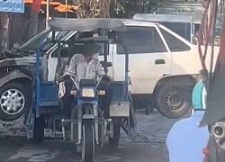 Tịch thu xe ba gác chở vỏ ô tô chắn ngang đường ở TPHCM
