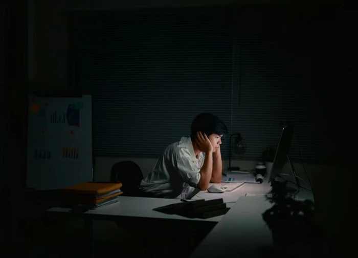 Tự hào khoe nhân viên tăng ca đến 23h, công ty bị dân mạng "ném đá"