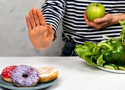 Ăn uống kiêng khem nhiều năm, người phụ nữ ngoài 50 già như 80