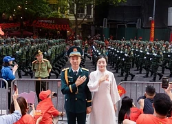 Chờ suốt 1 ngày 1 đêm, cặp đôi chụp ảnh cưới giữa khung cảnh tổng duyệt diễu binh gây sốt mạng