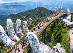 Đà Nẵng nắng đẹp, khách đổ về các điểm du lịch ngoài trời