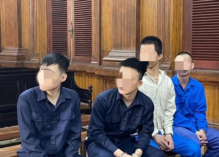 Dấu lặng bao phủ một phiên tòa