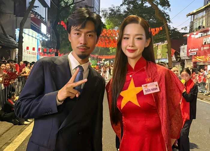 Đen Vâu và Hoa hậu cao nhất Vbiz chung khung hình, nhìn kỹ phát hiện 1 chi tiết gây bất ngờ