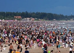 Biển Vũng Tàu kín đặc du khách