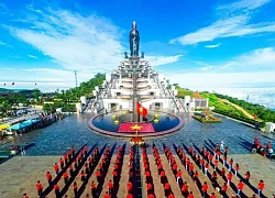 Núi Bà Đen rực rỡ sắc màu lễ hội, lập kỷ lục chợ Lá lớn nhất Việt Nam dịp 2-9