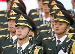 Khối Quân nhân Trung Quốc hát vang "Như có Bác trong ngày đại thắng"