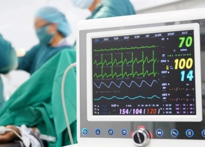 Mổ cấp cứu người phụ nữ ngay khi vừa ngủ dậy