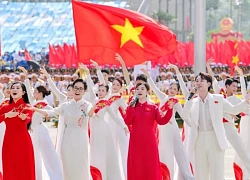 Sao mai Thu Hằng xúc động khi được hát trong lễ kỷ niệm, diễu binh 80 năm Quốc khánh