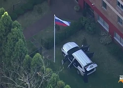 Lao xe vào lãnh sự quán Nga ở Australia