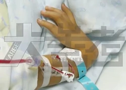 Xót xa cậu bé mắc 8 căn bệnh nan y viết thư yêu cầu mẹ ngừng điều trị