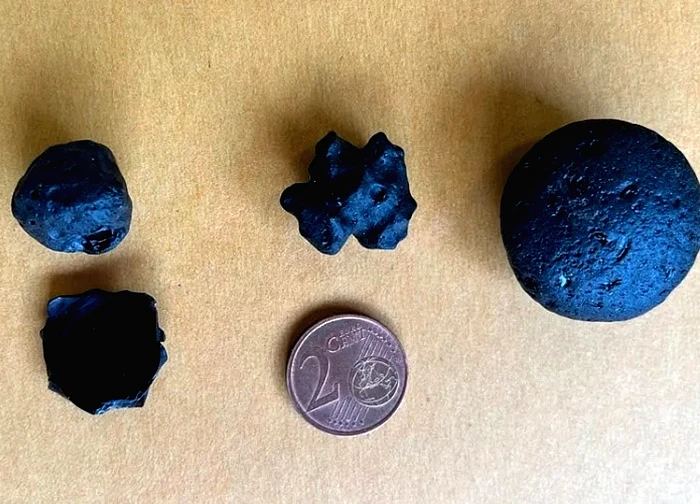 6 mảnh thủy tinh xanh tiết lộ vật thể ngoài Trái Đất bí ẩn