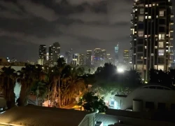 Houthi phóng tên lửa vào Israel, còi báo động vang khắp Tel Aviv