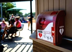 Máy AED: Chìa khóa cứu sống nạn nhân ngừng tim đột ngột