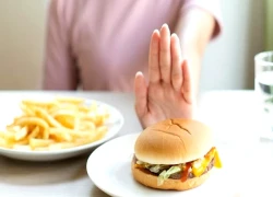 Nghịch lý sợ chất béo, tinh bột nhưng ăn quá nhiều đạm, hoa quả ngọt