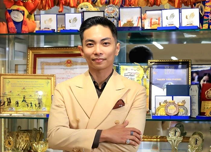 Người quen tiết lộ sự thật ít ai biết về Phan Hiển