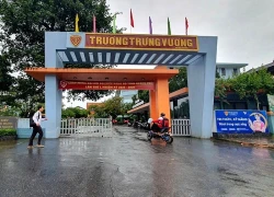 Tỉnh yêu cầu nghỉ tránh bão Bualoi, một trường vẫn mở cửa đón học sinh