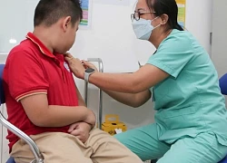 Bảo vệ trẻ trước 'cơn bão' cúm mùa khi trở lại trường học