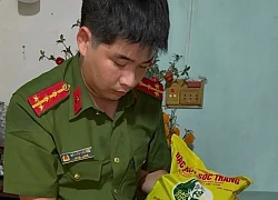Bắt giữ cơ sở buôn báo gạo giả thương hiệu ST25 ông Cua