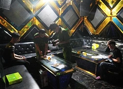 Bé trai 14 tuổi bán ma túy trong quán karaoke